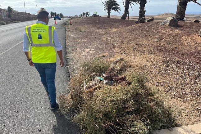 Jacobo Medina en los márgenes de carreteras