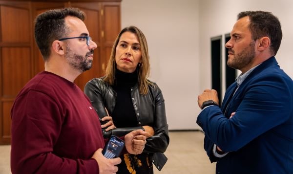 Alcalde y teniente de alcalde con la concejal de Asuntos Sociales