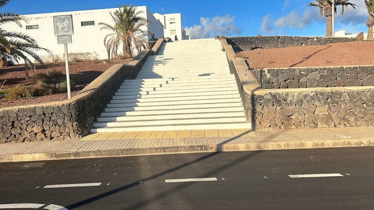 IRREGULARIDADES EN LA ESCALERA DEL PARQUE DE LOS PINOS