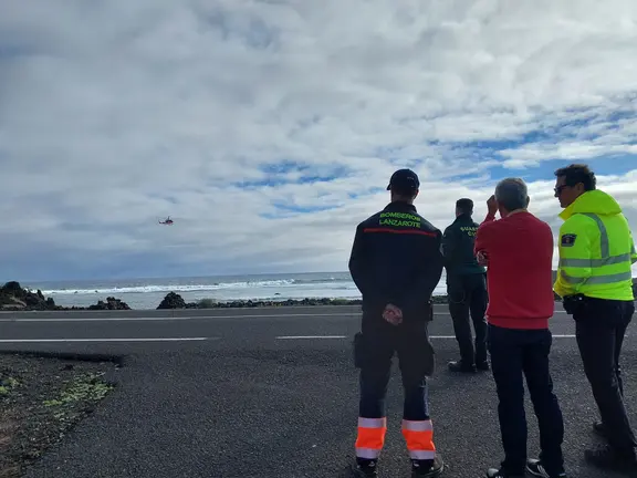 Helicóptero buscando el cuerpo